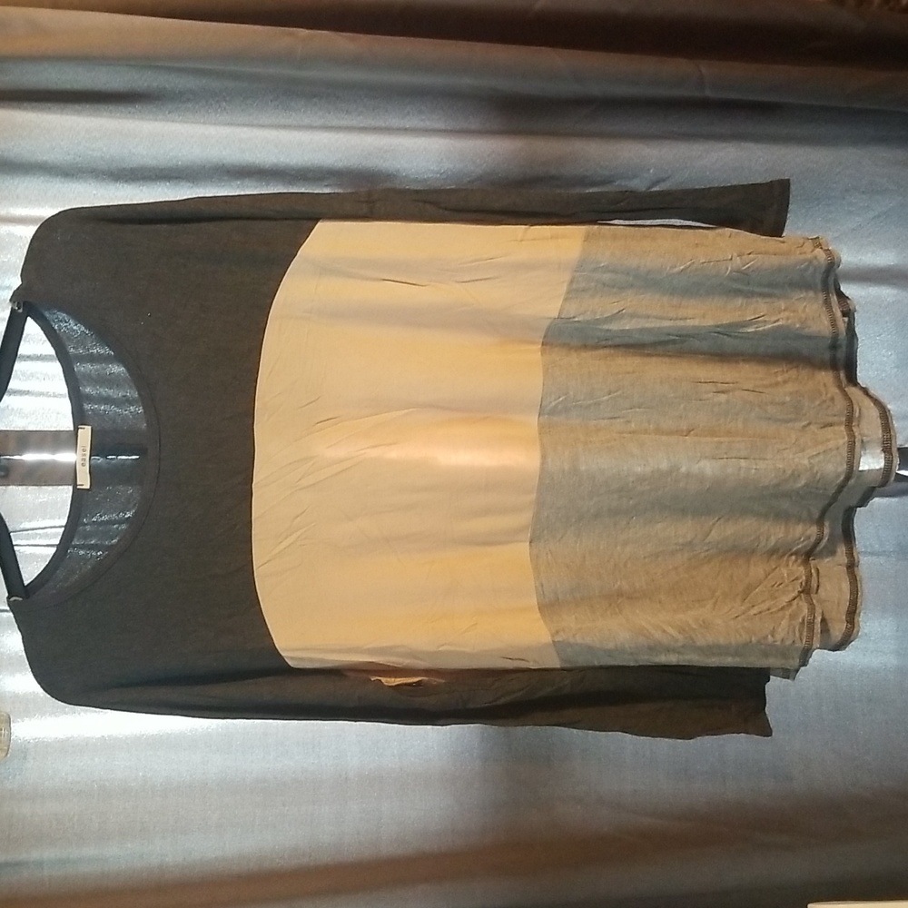 Womens easel long sleeved lightweight top size medium